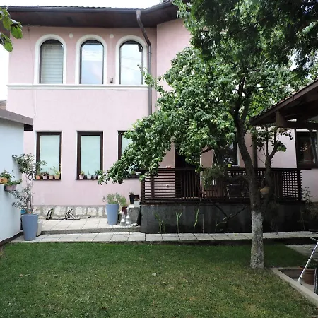 Music, Garden And Free Parking Apartment *